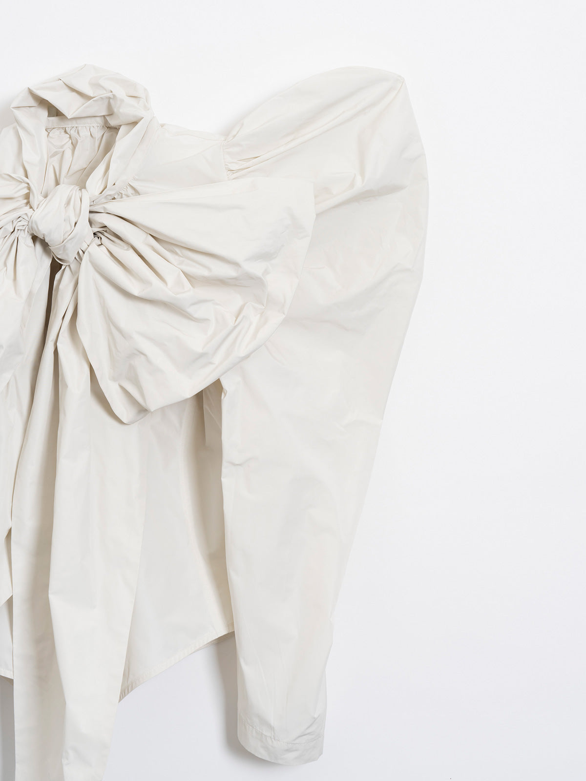 Petal ribbon blouse