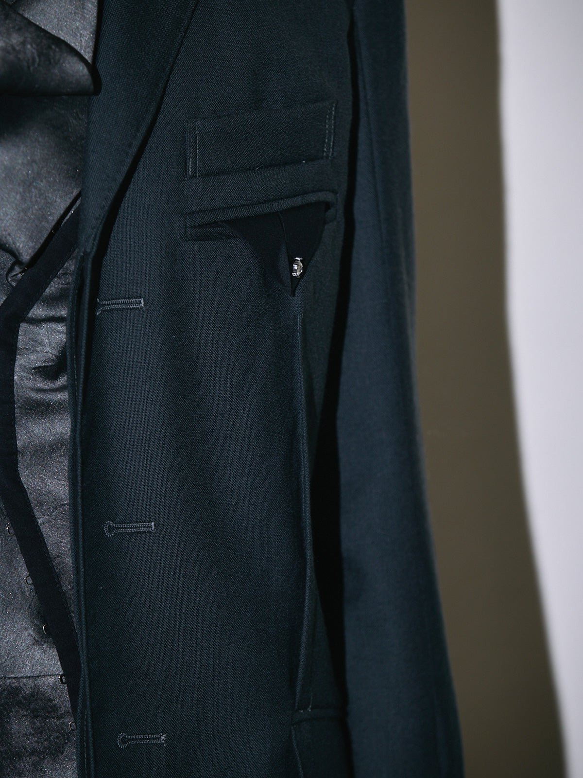 Serge over jacket